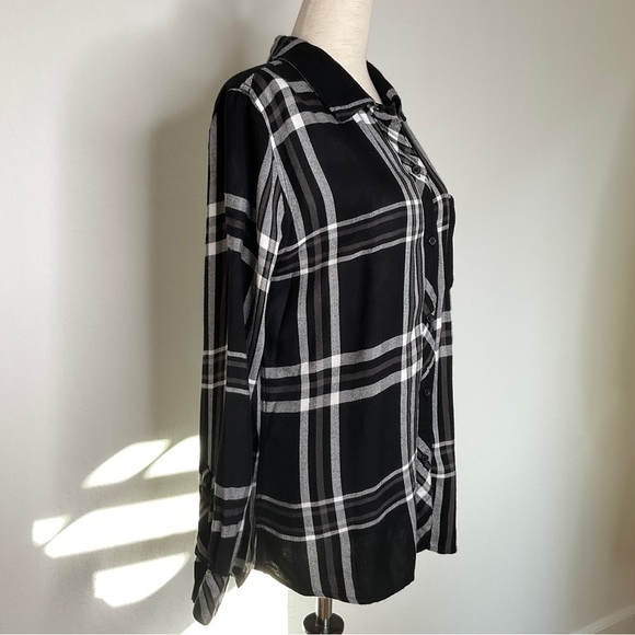 Rails Hunter Plaid Button-Front Shirt Black and White - Picture 5 of 15